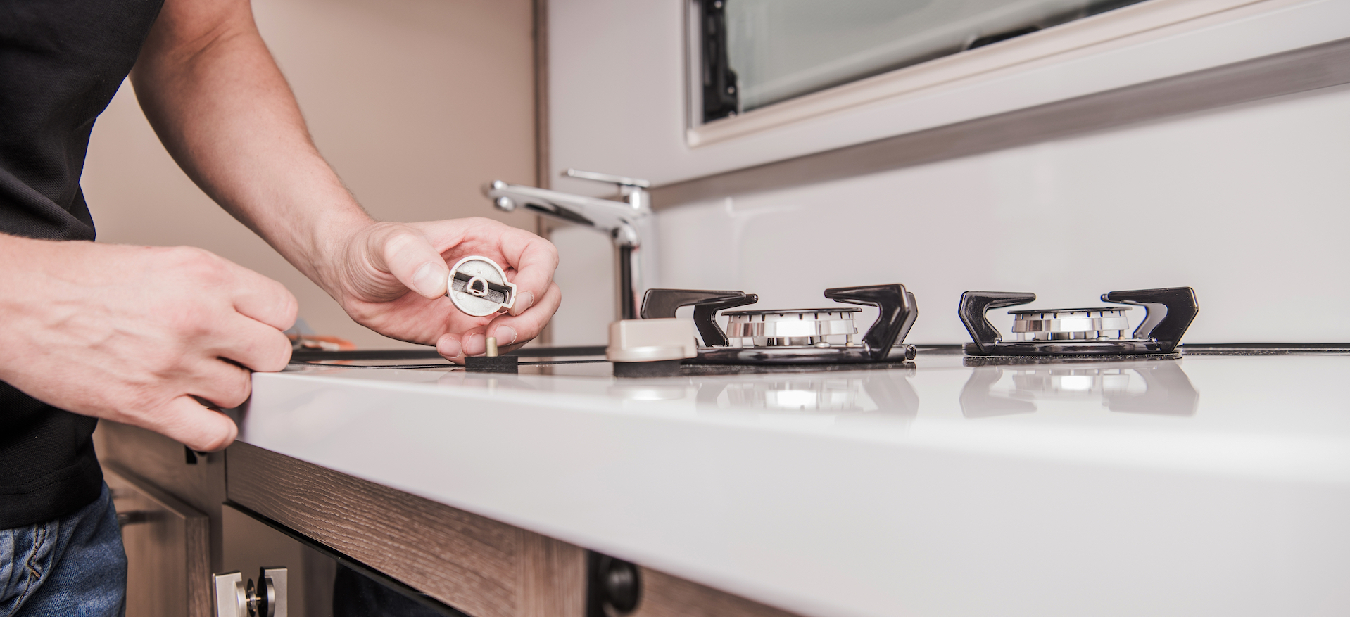 Motorhome,Stove,Problem.,Repairing,And,Replacement,Broken,Elements,Inside,Recreational